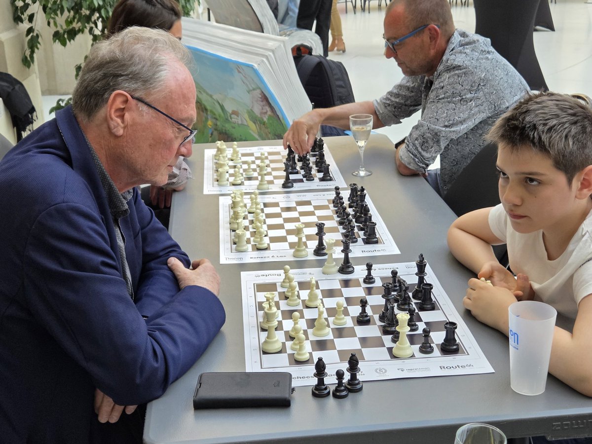 Rencontre choc intrrgénérationnelle à Échecs &amp; Lac, entre le tout jeune champion de France U12 Marc Lliari et le mythique Georges Bertola, rédacteur en chef de <a href="/EuropeEchecs/">Europe Echecs</a> !
#chess