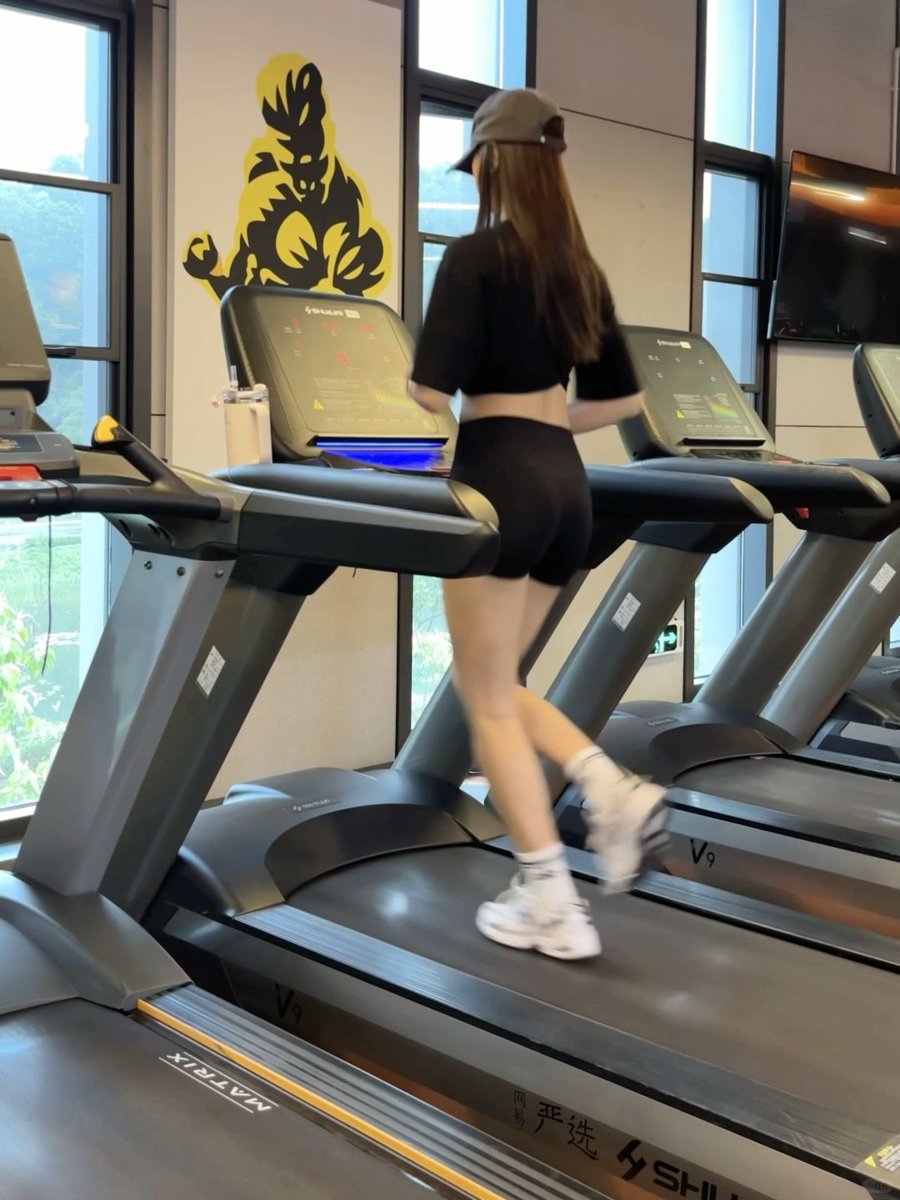 jianshens's tweet photo. 雨の音を伴って、今日のランニング有酸素運動を始める https://t.co/r4A0jgO50I