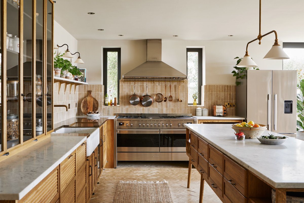 EnglishHomeTeam's tweet image. One of the defining traits of artisan tile manufacturer and supplier Bert &amp;amp; May is its raw yet refined aesthetic, something which founder Lee Thornley has carried through into his family home in Yorkshire. Read more⬇️ 
theenglishhome.co.uk/homes/country-… 

📸 Beth Davis