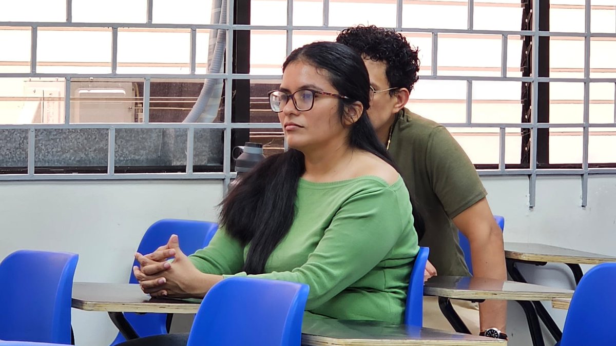 NaturalesUes's tweet photo. La Escuela de Matemática realizó un seminario sobre Álgebra y Análisis, con la ponencia del Dr. Dimas Tejada sobre campos vectoriales Morse-Smale y líneas de curvatura.
https://t.co/xaoBgrsWAc https://t.co/RmSNu8Gopp