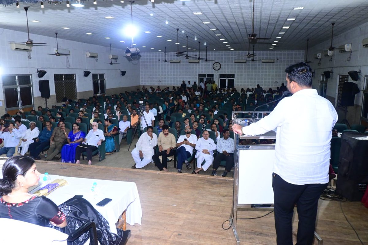 Sampad Swain (@sampadswainbjp) on Twitter photo ରାଜ୍ୟର ଅଗ୍ରଣୀ ଖବରକାଗଜ 'ସମ୍ବାଦ'ର କଟକ ସଂସ୍କରଣର ୨୪ତମ ସ୍ଵନକ୍ଷତ୍ର ସମାରୋହରେ ସମ୍ବାଦ ଗ୍ରୁପର ଅଧ୍ୟକ୍ଷ ଶ୍ରୀ <a href="/SoumyaSambad/">Soumyaranjan Patnaik</a>, ମାନ୍ୟବର ରାଜ୍ୟସଭା ସାଂସଦ ଶ୍ରୀ ଦେବାଶିଷ ସାମନ୍ତରାୟ, କଟକ-ବାରବାଟୀ ବିଧାୟିକା ଶ୍ରୀମତୀ <a href="/sofiafirdous1/">Sofia Firdous</a>, କେନ୍ଦ୍ରାପଡା ବିଧାୟକ ଶ୍ରୀ ଗଣେଶ୍ୱର ବେହେରା ଏବଂ ସମ୍ବାଦ ଗ୍ରୁପର କାର୍ଯ୍ୟକାରୀ ରାଜ୍ୟର ଅଗ୍ରଣୀ ଖବରକାଗଜ 'ସମ୍ବାଦ'ର କଟକ ସଂସ୍କରଣର ୨୪ତମ ସ୍ଵନକ୍ଷତ୍ର ସମାରୋହରେ ସମ୍ବାଦ ଗ୍ରୁପର ଅଧ୍ୟକ୍ଷ ଶ୍ରୀ <a href="/SoumyaSambad/">Soumyaranjan Patnaik</a>, ମାନ୍ୟବର ରାଜ୍ୟସଭା ସାଂସଦ ଶ୍ରୀ ଦେବାଶିଷ ସାମନ୍ତରାୟ, କଟକ-ବାରବାଟୀ ବିଧାୟିକା ଶ୍ରୀମତୀ <a href="/sofiafirdous1/">Sofia Firdous</a>, କେନ୍ଦ୍ରାପଡା ବିଧାୟକ ଶ୍ରୀ ଗଣେଶ୍ୱର ବେହେରା ଏବଂ ସମ୍ବାଦ ଗ୍ରୁପର କାର୍ଯ୍ୟକାରୀ
