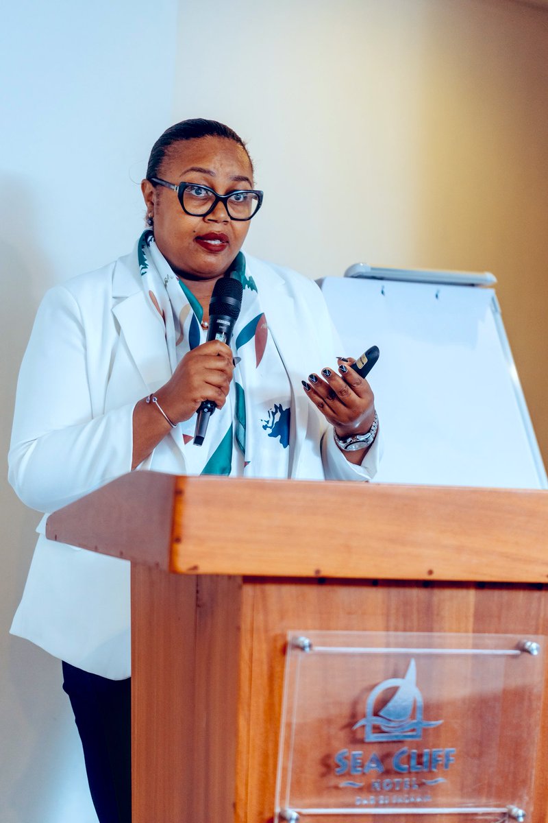 Of course I am a rhetoric trainer, I communicate  with my words, facial expressions and hand gestures 😁.