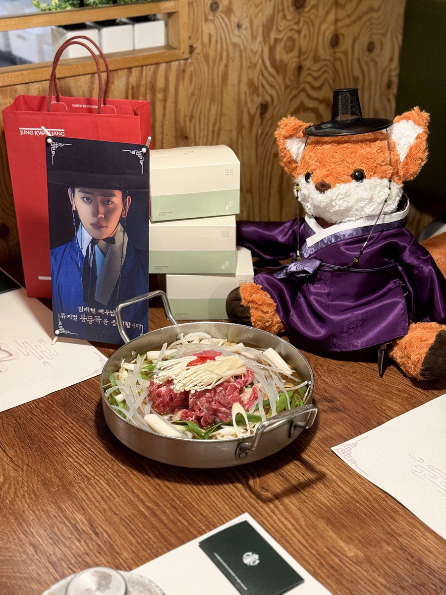 250515 ☾˚₊⋆☁︎｡⋆𓅓
등등곡 연습실 식당 서포트

❝ 어명이다 ❞

임태현 배우님과 등등곡을 응원하기 위해 식당  서포트 진행했습니다 ‧₊˚⋅˚˖ 

☒ 크롭 또는 2차 가공 
☑ 저장 및 재업로드