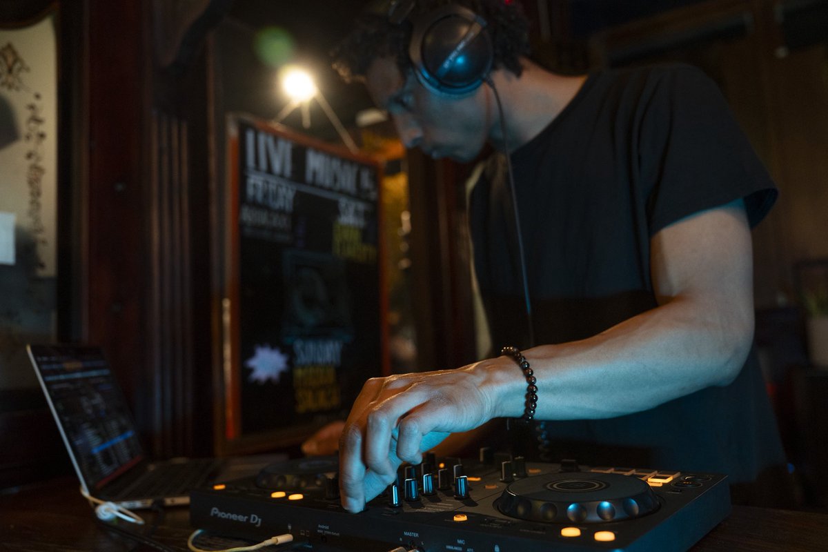 CultureDateD8's tweet photo. The beats were flowing and the streets were alive—this year’s Late in D8 Music Trail turned up the volume across Dublin 8🎶 Here’s a little throwback to Friday 9th May💃 https://t.co/s5ERjUyUO5