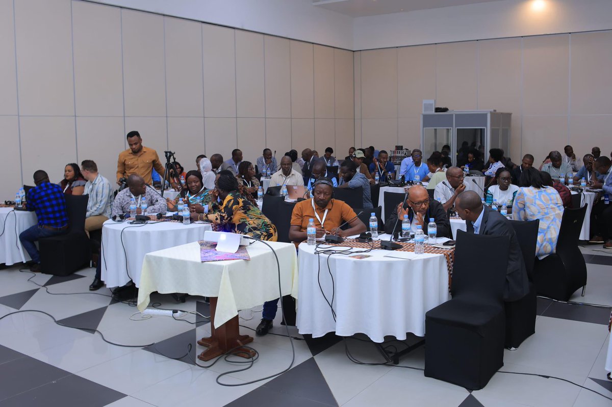 AGRIRESEARCH UNGUKA Ltd (@agriresearchltd) on Twitter photo Today, we were honored to have our SG, <a href="/ViNiyigena/">Violette Niyigena</a>, speak at the 10th <a href="/Foodgrains/">Canadian Foodgrains Bank</a> Networking Conference in #Kigali, which gathered representatives from 16 countries across Central& West Africa. She presented our digital solutions , <a href="/AgriTrials/">AGRITrials &SmartInput</a> for food systems transformation. Today, we were honored to have our SG, <a href="/ViNiyigena/">Violette Niyigena</a>, speak at the 10th <a href="/Foodgrains/">Canadian Foodgrains Bank</a> Networking Conference in #Kigali, which gathered representatives from 16 countries across Central& West Africa. She presented our digital solutions , <a href="/AgriTrials/">AGRITrials &SmartInput</a> for food systems transformation.