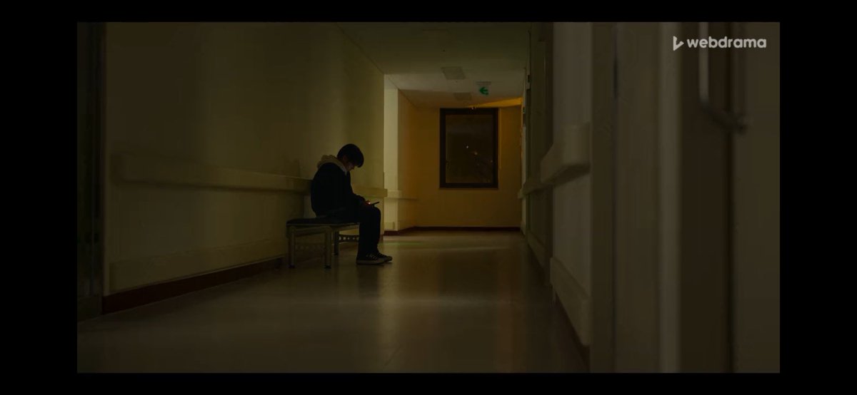 eyvahlarrolsun's tweet photo. ağlayacağım şimdi😭 gününü suho’ya anlatmasına falan bittim ya ÇABUK UYAN SENSİZ YARIMIZ😭😭😭 #WeakHeroClass2Ep3 https://t.co/sXUYZjPAmO
