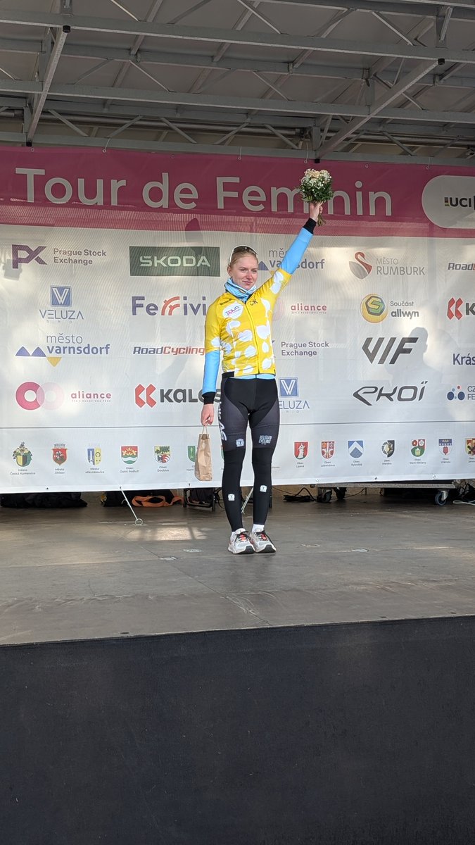 TourDeFeminin's tweet image. Jerseys after Stage 2! 
🟡 + ⚪ X. Van Sinaey @xaydeeke (@BELCyclingTeam)
🔴⚪ K. Goldschmidt (LKT-Team)🟢 M. Mul (Mat Atom)
🇨🇿 B. Němcová (Dukla Praha)
 #TourdeFeminin #Jerseys #StageEnd #WomensCycling