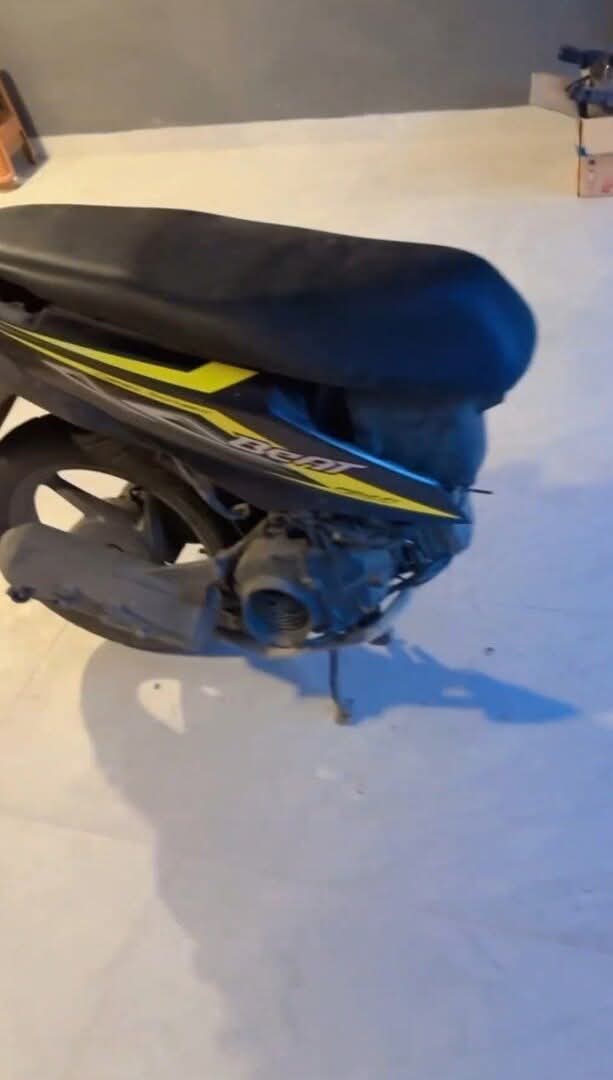 liat tuh motor tetangga sebelah