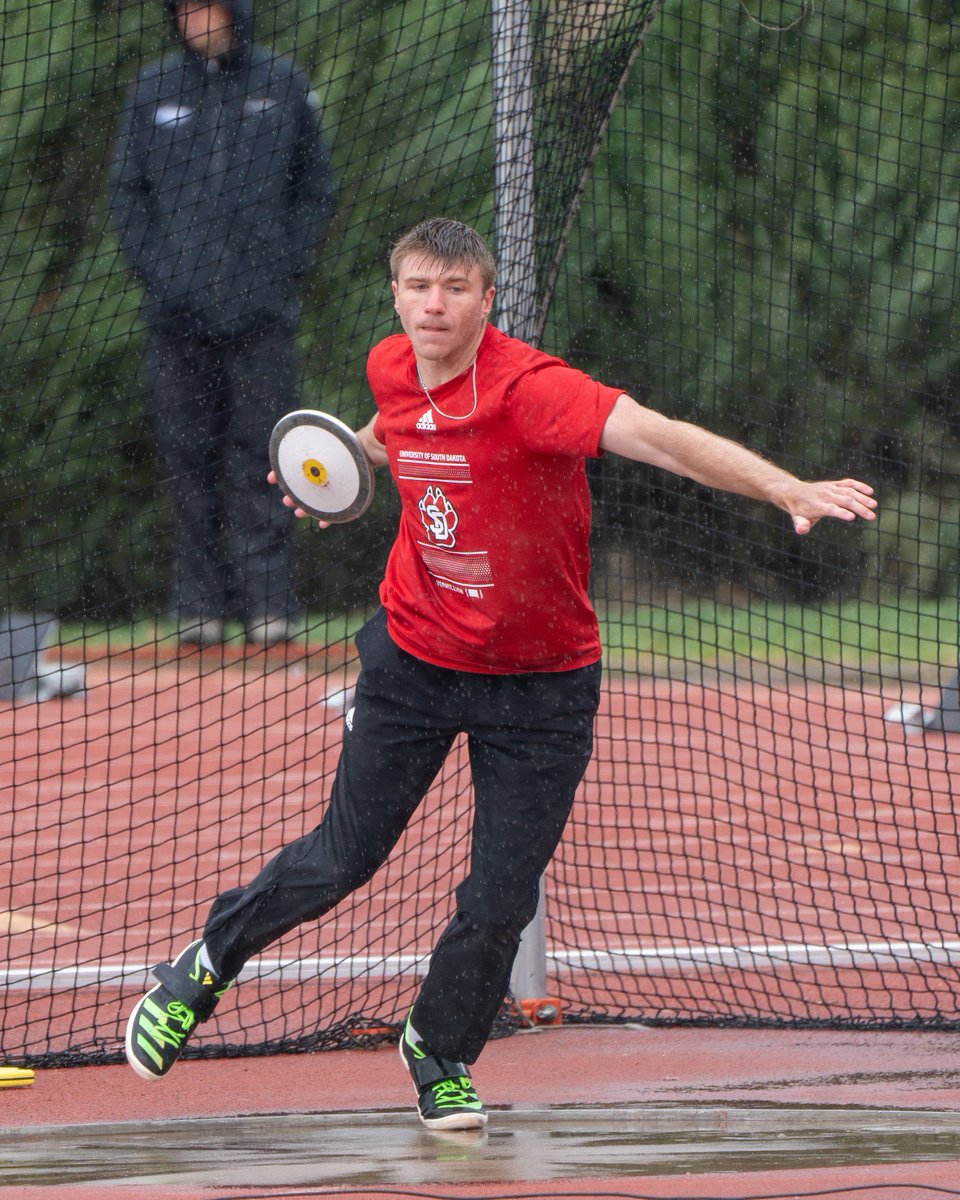 SDCoyotesXCTF's tweet photo. Two more events down ✅

As the decathlon heads into the eighth event of the week adn third of the day, Townsend Barton sits second (4,853 points) and Derek Eidsness is third (4,714).

#GoYotes x #WeAreSouthDakota https://t.co/6bXHGlS9hX