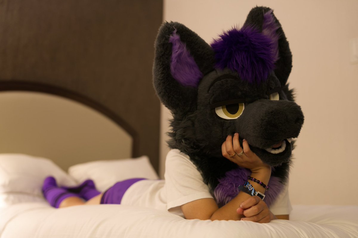 Wanna come get in bed?
#FursuitFriday 
📸: <a href="/MaverickTheDeer/">Maverick</a>
