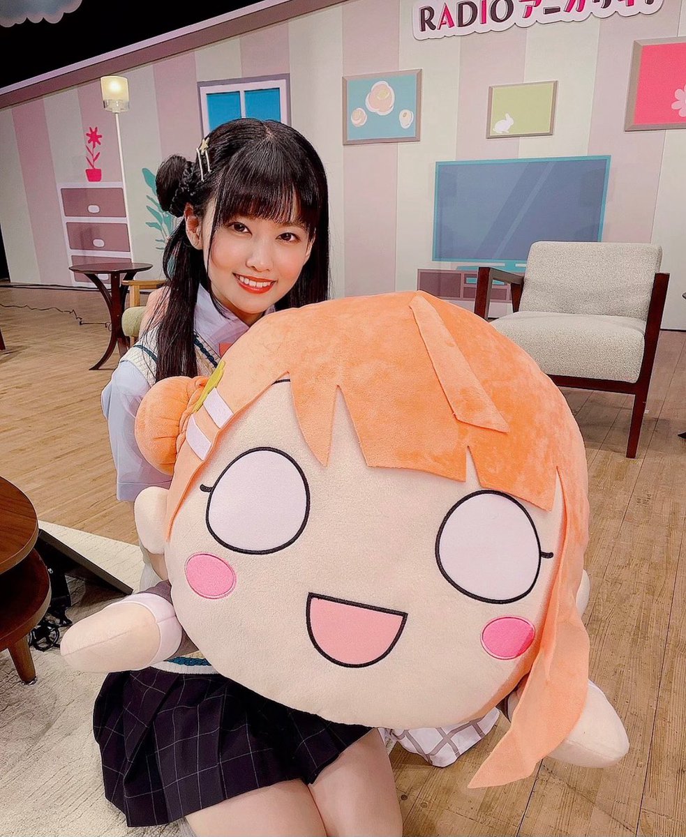 kitsaad9's tweet photo. I want an Ayumu nesoberi! Not as big as the one Agupon has here, but maybe I might get one! 🙃 https://t.co/N7P5uck62o