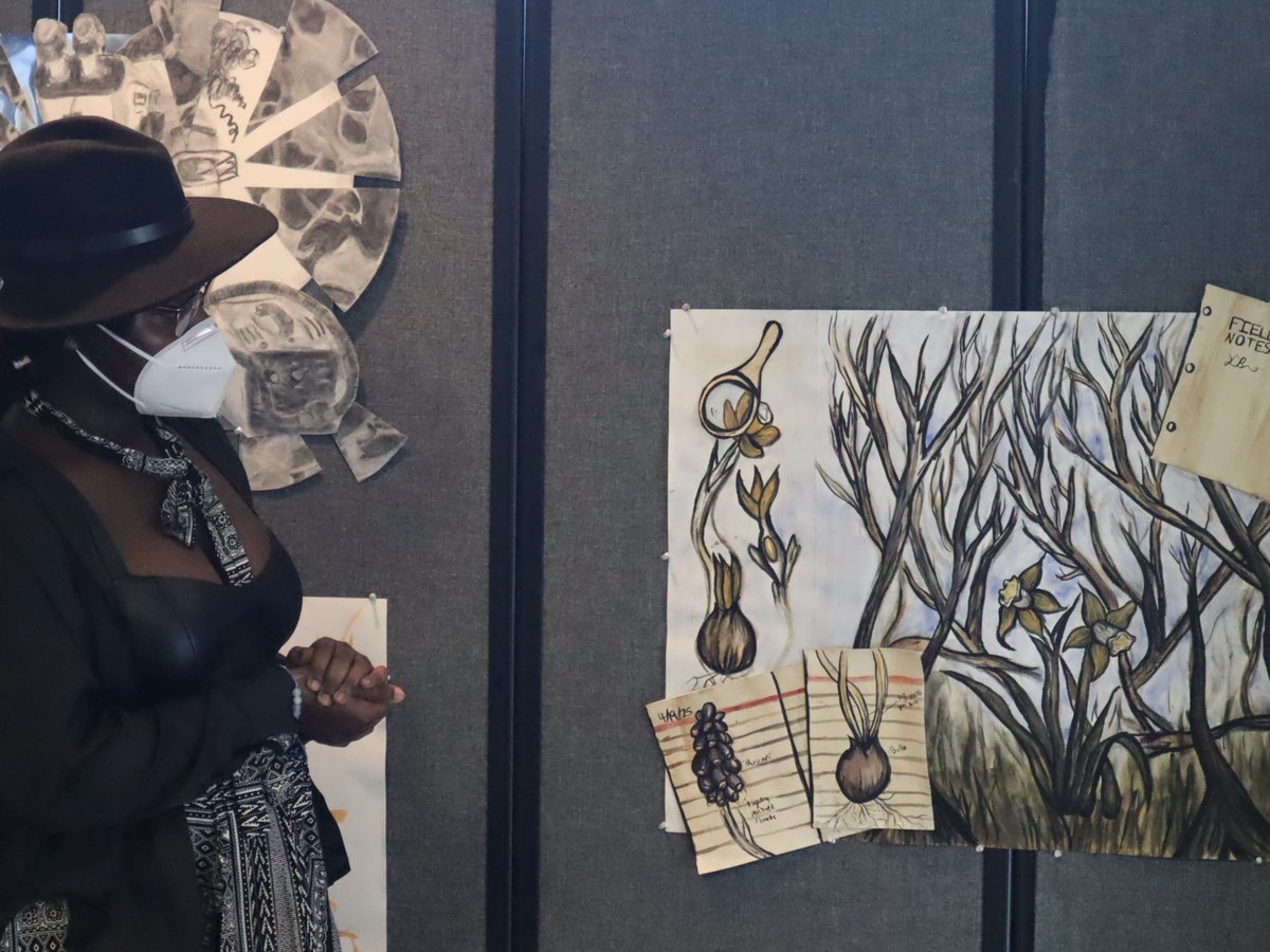 Semester in Biological Discovery students opted to take elective course "Art: On images" with artist Serena Aurora Day Himmelfarb, who inspired them to create pieces that resonate with the MBL's environment of curiosity and discovery. 🎨 Learn more! bit.ly/3F9hGa4