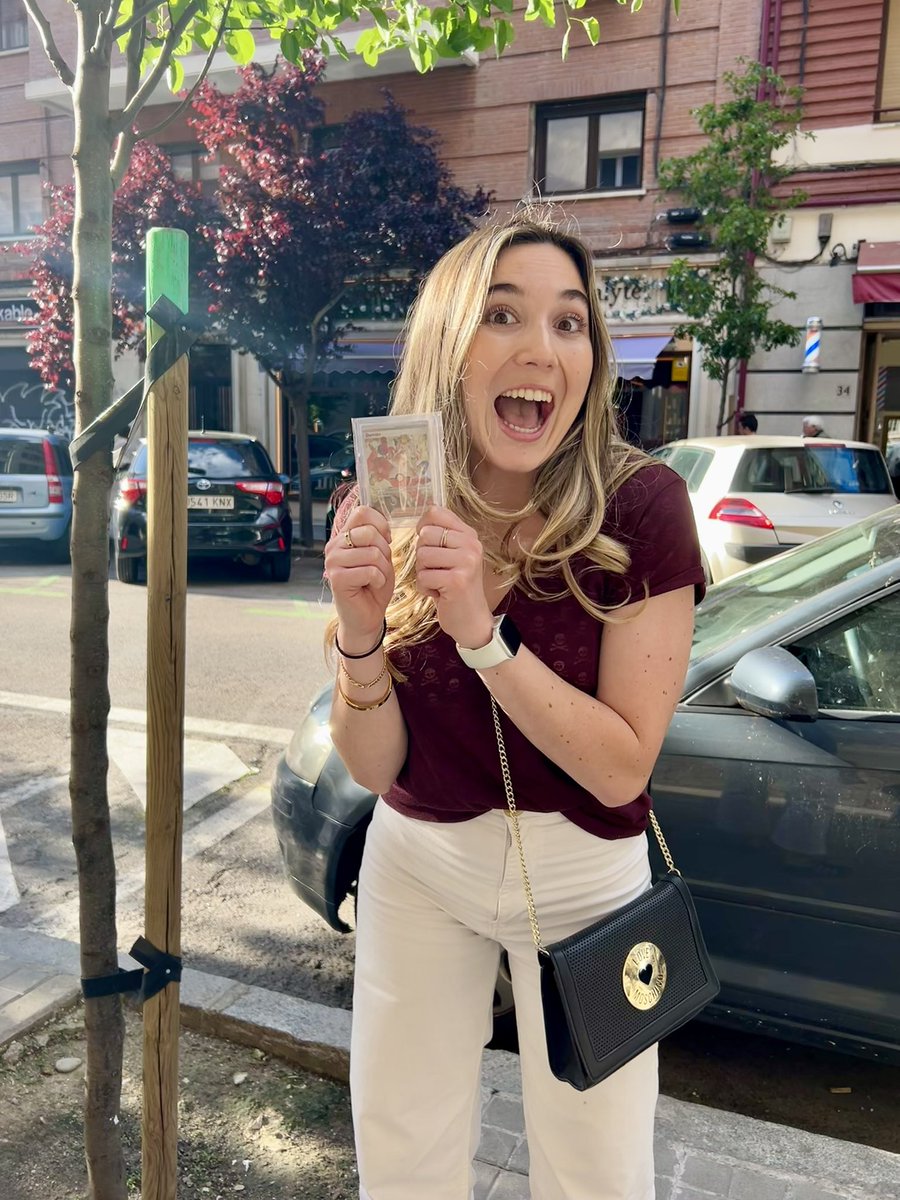 maria__broullon's tweet image. When my best friends present arrives 😍😍😍 #Ale #Maria #Paula