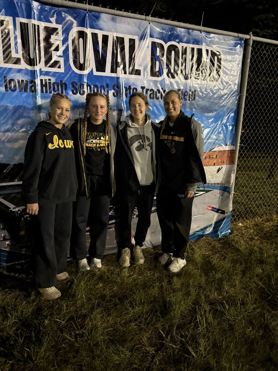 Hintonhightrack's tweet photo. Official..4 x 100 and 4 x 200 are oval bound! https://t.co/B89zkPqwPt