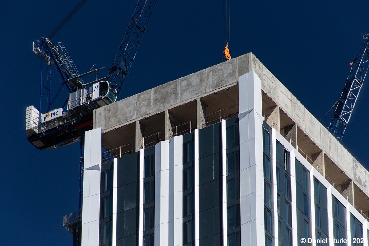 Daniel_Sturley's tweet photo. #Birmingham UK, final #architectural details have started installation on the #construction of One Eastside with top floor windows above a horizontal line and different shaped top corners π
#BirminghamWeAre #Architecture #AllStyles
#SkyScraperTwo
#Photography https://t.co/XTQcO5nwLT