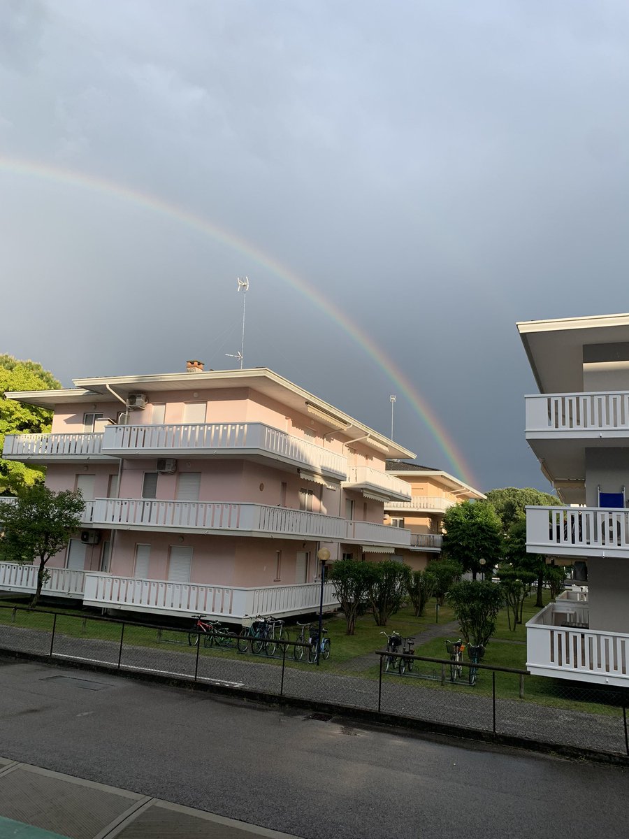 MissViolaLy's tweet photo. Eccolo! Che sia un auspicio per chi ne ha bisogno per andare avanti 🌈❤️ https://t.co/qAG0fJjGxa