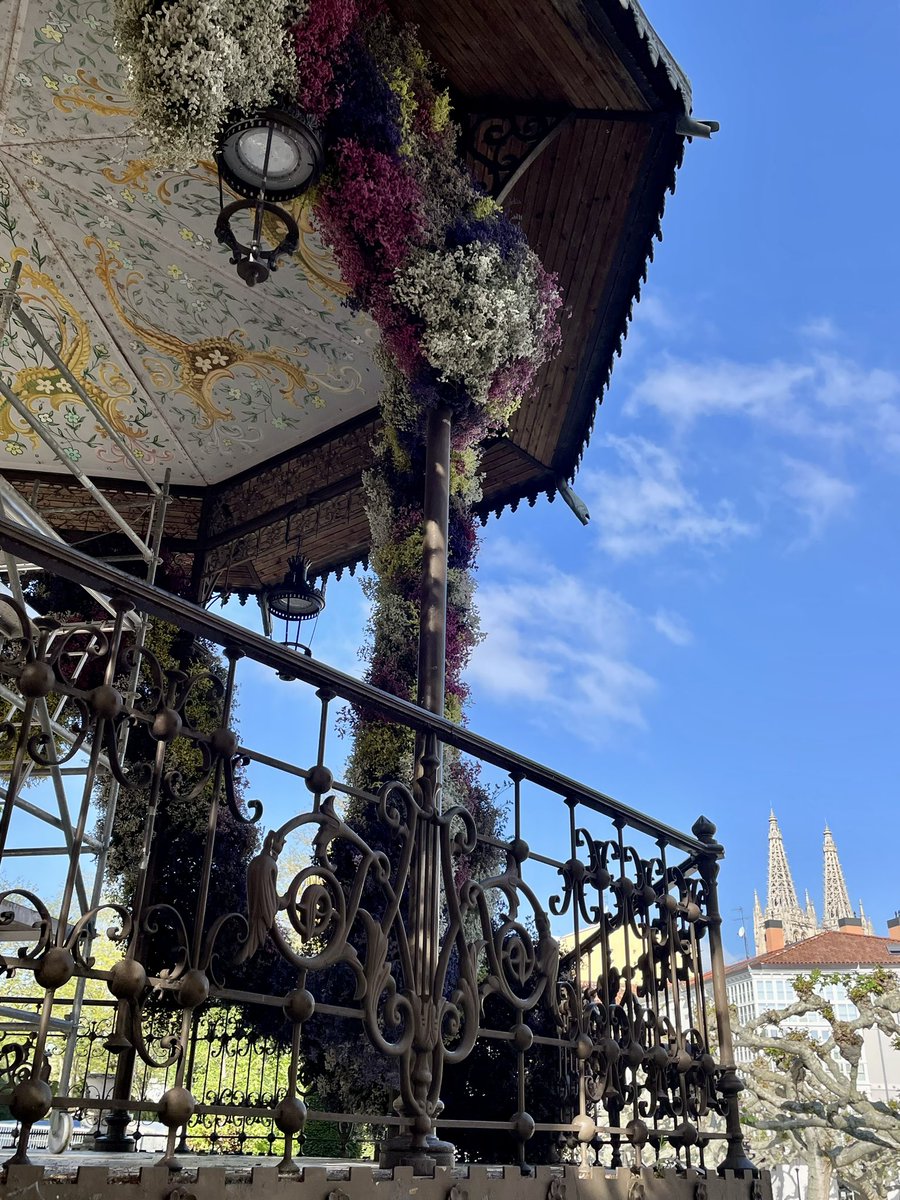 La Fiesta de las Flores 🌷 nos ha traído el buen tiempo a #Burgos 😎<a href="/flojabur/">Fiesta de las Flores</a>