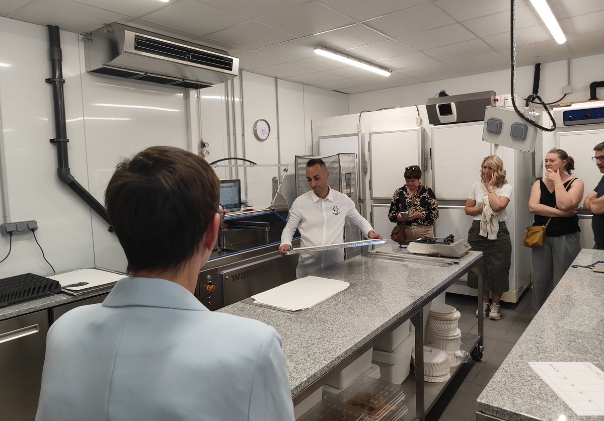 dumaschristine1's tweet photo. 🥮 Très heureuse d’avoir inauguré la boulangerie-pâtisserie Grandjean à Bourg-sur-Gironde en tant que suppléante d’@diaz_edwige.
👏 Bravo à Adeline et Rémi pour leur passion et leur travail remarquable !
#BourgSurGironde #ArtisanatFrançais #RN https://t.co/pIv1aHDIz0