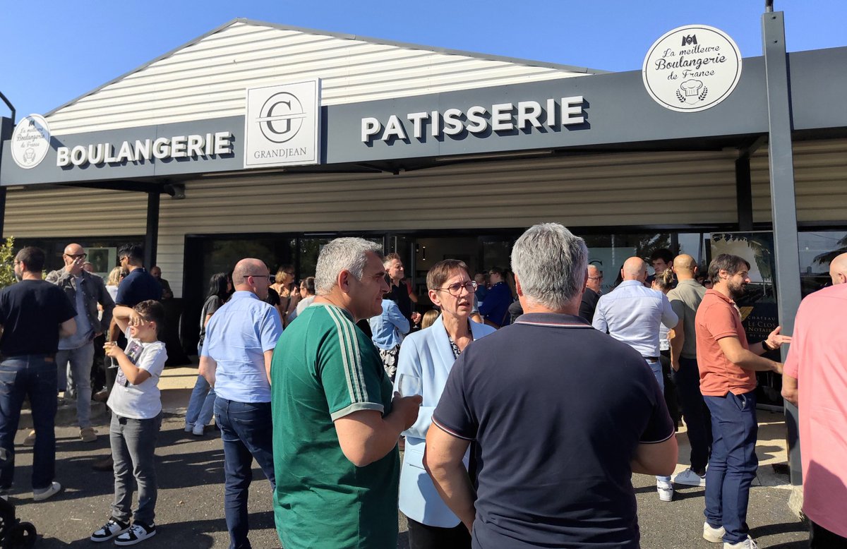 dumaschristine1's tweet photo. 🥮 Très heureuse d’avoir inauguré la boulangerie-pâtisserie Grandjean à Bourg-sur-Gironde en tant que suppléante d’@diaz_edwige.
👏 Bravo à Adeline et Rémi pour leur passion et leur travail remarquable !
#BourgSurGironde #ArtisanatFrançais #RN https://t.co/pIv1aHDIz0