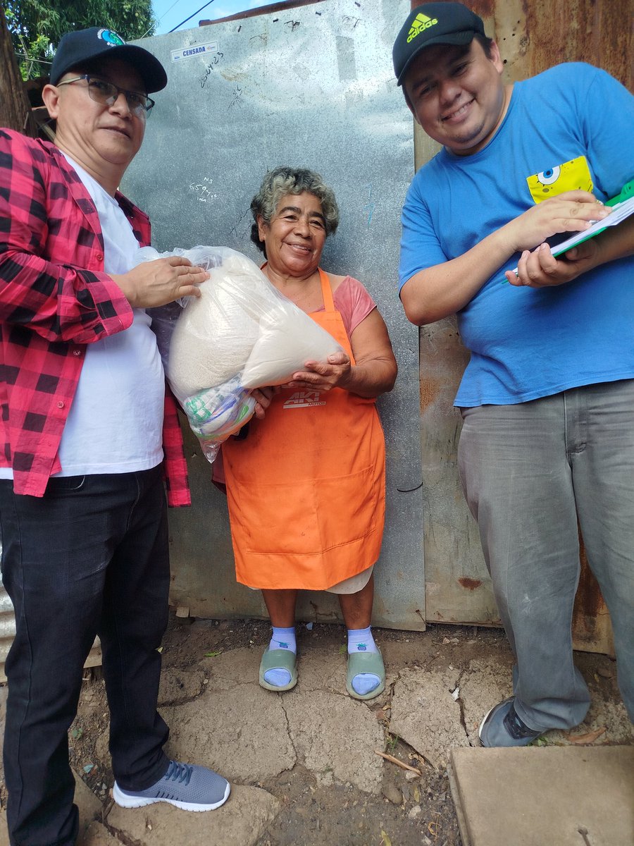 #16Mayo | Entrega De Paquetes Alimenticios Solidarios 

Buen Gobierno Del Frente Sandinista 🔴⚫✌️ y  la <a href="/UVHarryA_Vado/">UV Harry Antonio Vado Chávez</a> del Barrio Ciudadela Nicaragua 1 del T-1 D-7.1 hacemos entrega a los protagonistas.

#Nicaragua 
#4619SiempreMasAlla 
#uvharryantoniovadochavez