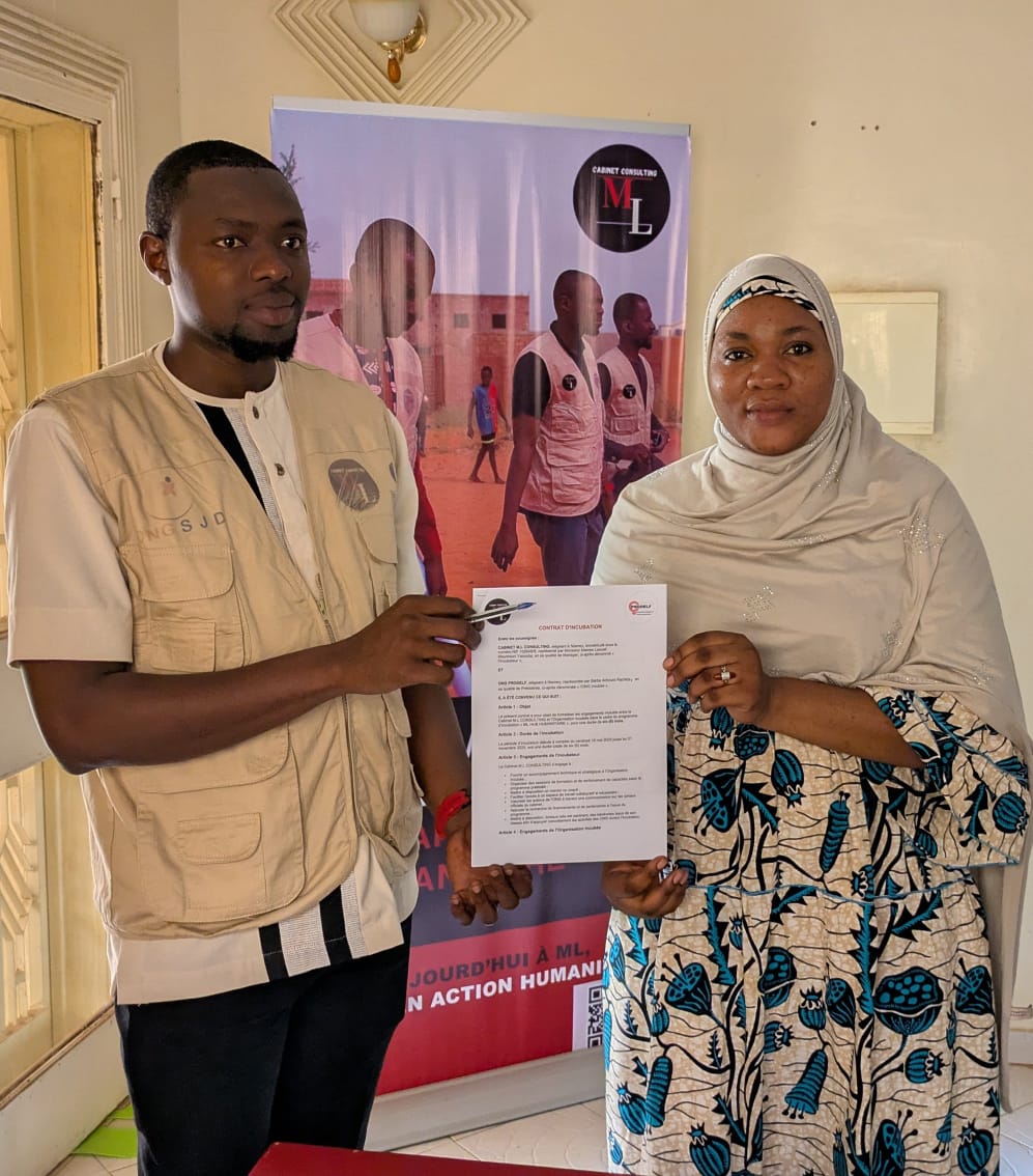 ONGProdelf's tweet photo. C’est officiel : l’ONG PRODELF intègre le ML Hub Humanitaire.
Ce Vendredi 16 Mai 2025, l'ONG PRODELF a signé son contrat d’adhésion au programme d’incubation du Cabinet M.L Consulting.
#PRODELF #MLHubHumanitaire #LeadershipFéminin #ONGLocales #ImpactDurable #Niger #MLConsulting https://t.co/gAJQS0671E