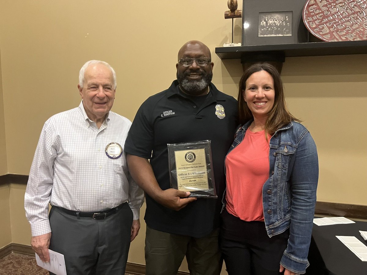 Congratulations to Officer Windham for being honored recently with the Respect for Law Award from the UA Optimist Club! 👏 He was recognized for his work with youth through Safety Town and the D.A.R.E. program. 👮‍♂️💙 #UAPD #UpperArlington