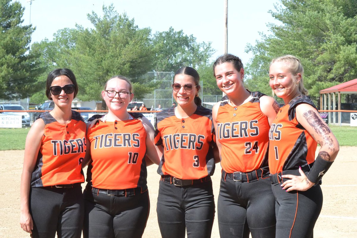 BeardstownSball's tweet photo. The team was able to secure a win for senior night!! We are so proud of these girls and wish them all the best in their future endeavors!! #lgt https://t.co/k0IJz1pytI