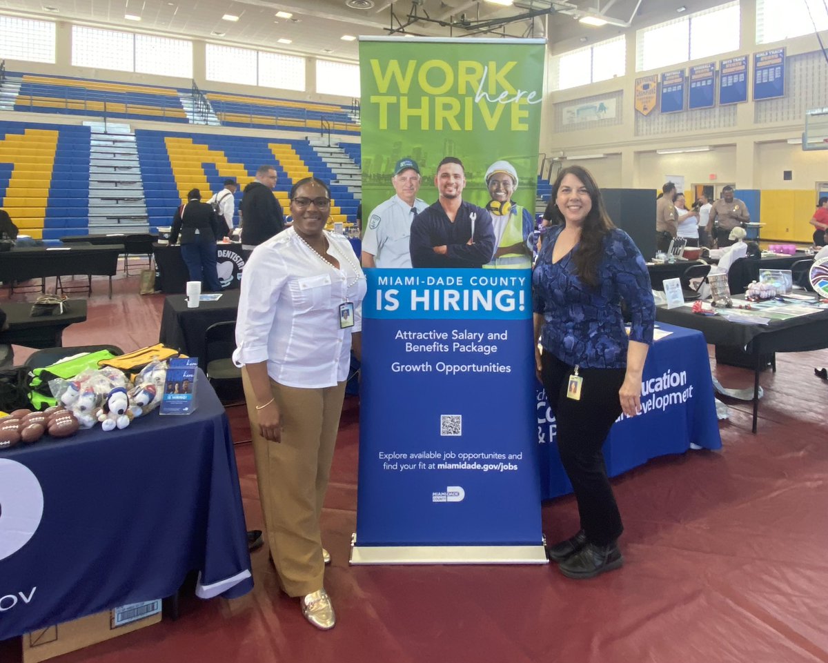 MiamiDadeITD's tweet image. Today’s STEM forecast? Bright minds with endless potential. 🌡️✨ For #GlobalSTEMCareerDay in @Miamidadepublic (Northwestern Sr. High School), students got a glimpse of the potential careers in STEM-How will U be inspiring the next generation of STEM careers? @MiamiDadePIOD 💙💚