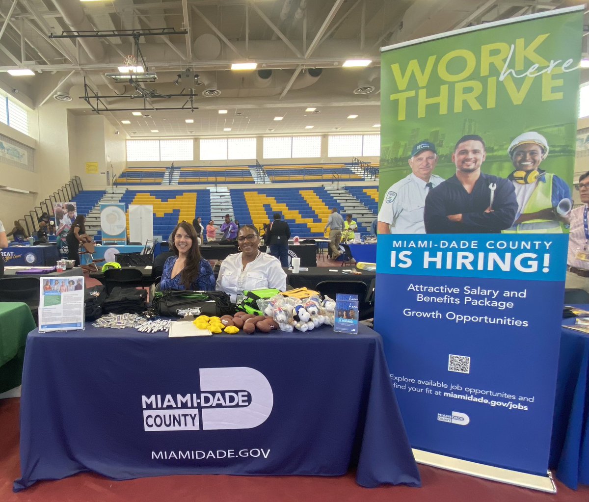 MiamiDadeITD's tweet image. Today’s STEM forecast? Bright minds with endless potential. 🌡️✨ For #GlobalSTEMCareerDay in @Miamidadepublic (Northwestern Sr. High School), students got a glimpse of the potential careers in STEM-How will U be inspiring the next generation of STEM careers? @MiamiDadePIOD 💙💚