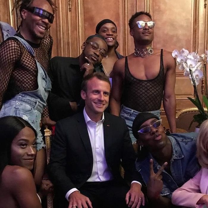jayyyyyyyzzz's tweet photo. @Gibertdidier @MLGuardianX @MatthieuParisot @RLegaug93404 Oui là aussi ça devrait être après Irma
Et t’étais pas avec Macron et Eboue dans les vestiaires,
Éboue le connaît un peu mieux que toi, même si t’aimerais bien lui sucer la bite à Macron
Deviens noir et mets toi torse nu comme l’a dit Eboue ça devrait marcher 😹 https://t.co/wFFofwuXzS