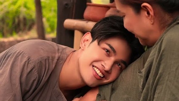 hubboyslove's tweet photo. 🚨 ESTREOU! O 1° EP de #LoyKaewFirstLove já está disponível no YouTube! https://t.co/KEEWipKnn3

Loy e Kaew, dois amigos de infância, se apaixonam, mas o amor deles é ameaçado por mulheres que disputam o carinho de Loy. https://t.co/ynpQiGW2D8