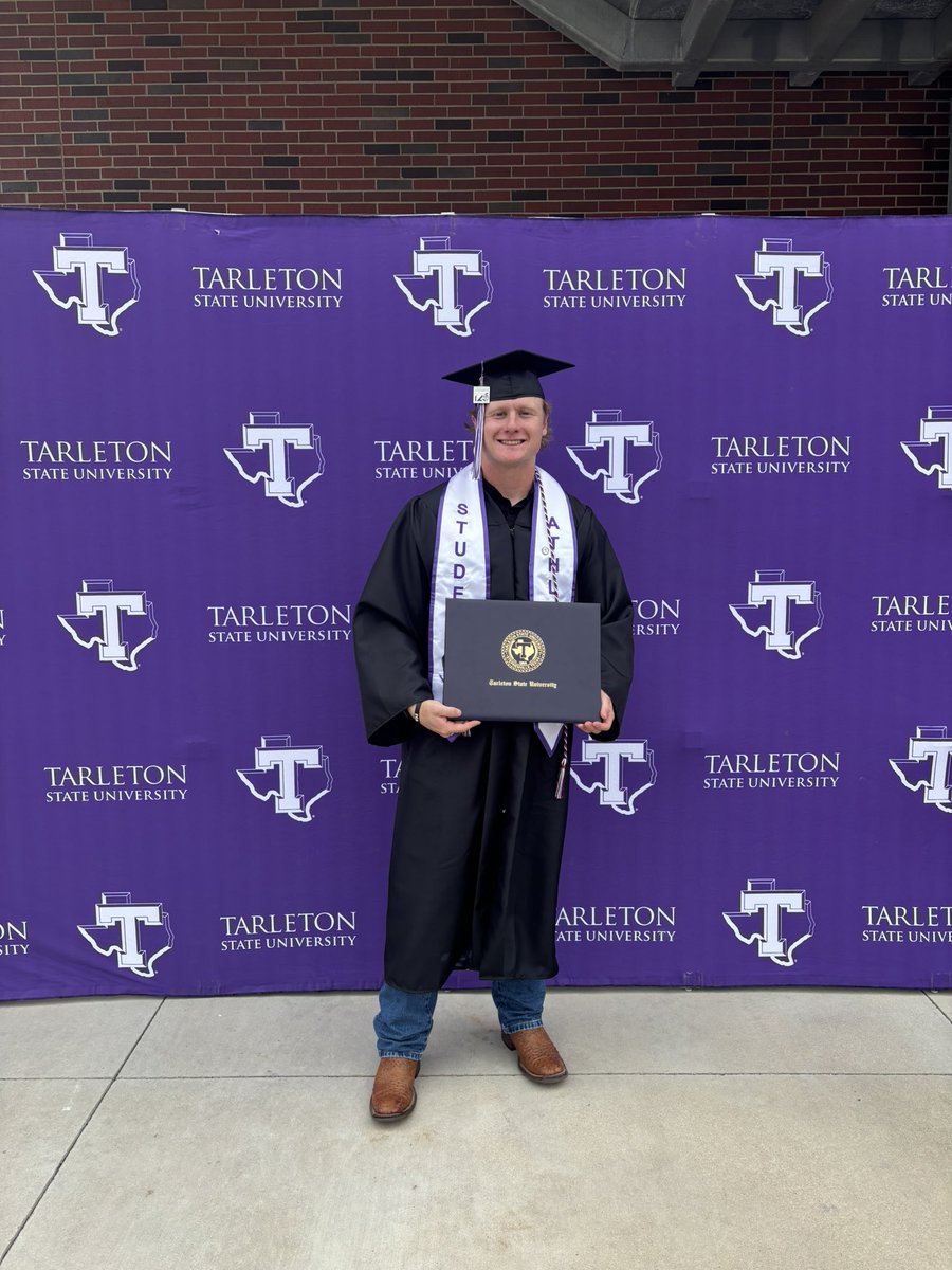 Rtdrake3's tweet image. Getting the college degree is so rewarding 
Very proud.