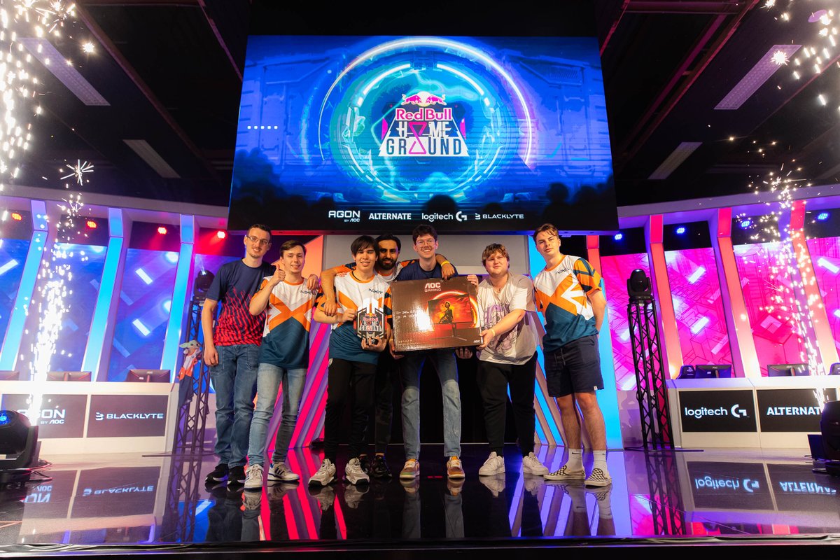 Precies een jaar geleden won <a href="/GONXTGG/">NXT</a> de eerste editie van Red Bull Home Ground in Nederland. 

Lukt het <a href="/vaLi_vlr/">vaLi</a>, <a href="/kyavlr/">kya</a>, <a href="/qVLNT/">𝔮</a> en <a href="/ApyrVAL/">Apyr</a> om namens <a href="/Dynasty_nl/">Dynasty</a>  hun titel aanstaande zaterdag te verdedigen? 

#redbullhomeground #geeftjevleugels