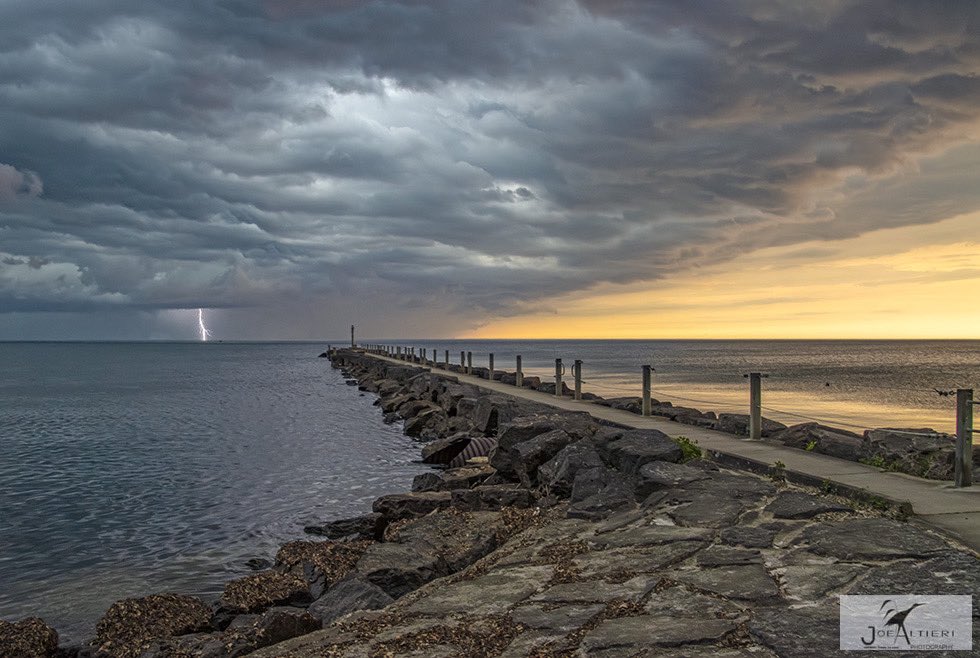 Morning Storm Webster Park!! 
<a href="/wxbywilliams/">Kevin Williams</a> <a href="/wnywxguy/">Josh Nichols</a> <a href="/john_kucko/">John Kucko</a> <a href="/WHEC_SPensgen/">Stacey Pensgen</a> <a href="/scotthetsko/">𝕊ℂ𝕆𝕋𝕋 ℍ𝔼𝕋𝕊𝕂𝕆</a> <a href="/EricSnitilWx/">Eric Snitil</a> <a href="/JamesGilbertWX/">James Gilbert</a> <a href="/weatherchannel/">The Weather Channel</a> <a href="/WeatherNation/">WeatherNation</a> <a href="/StormHour/">#StormHour</a> <a href="/earthskyscience/">EarthSky</a>