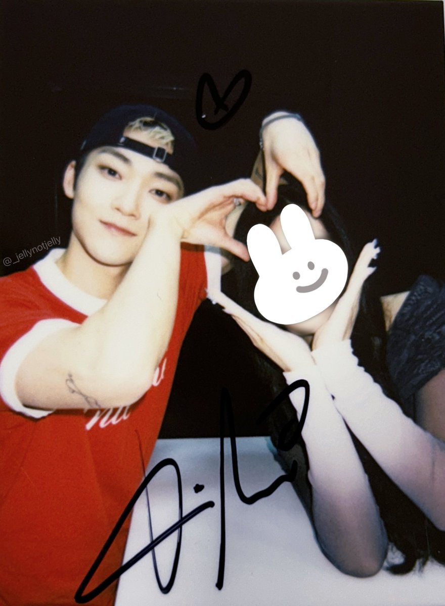 250516 에버라인 #케빈🩶 

하트 만들구싶었는데 곰냥이가된…