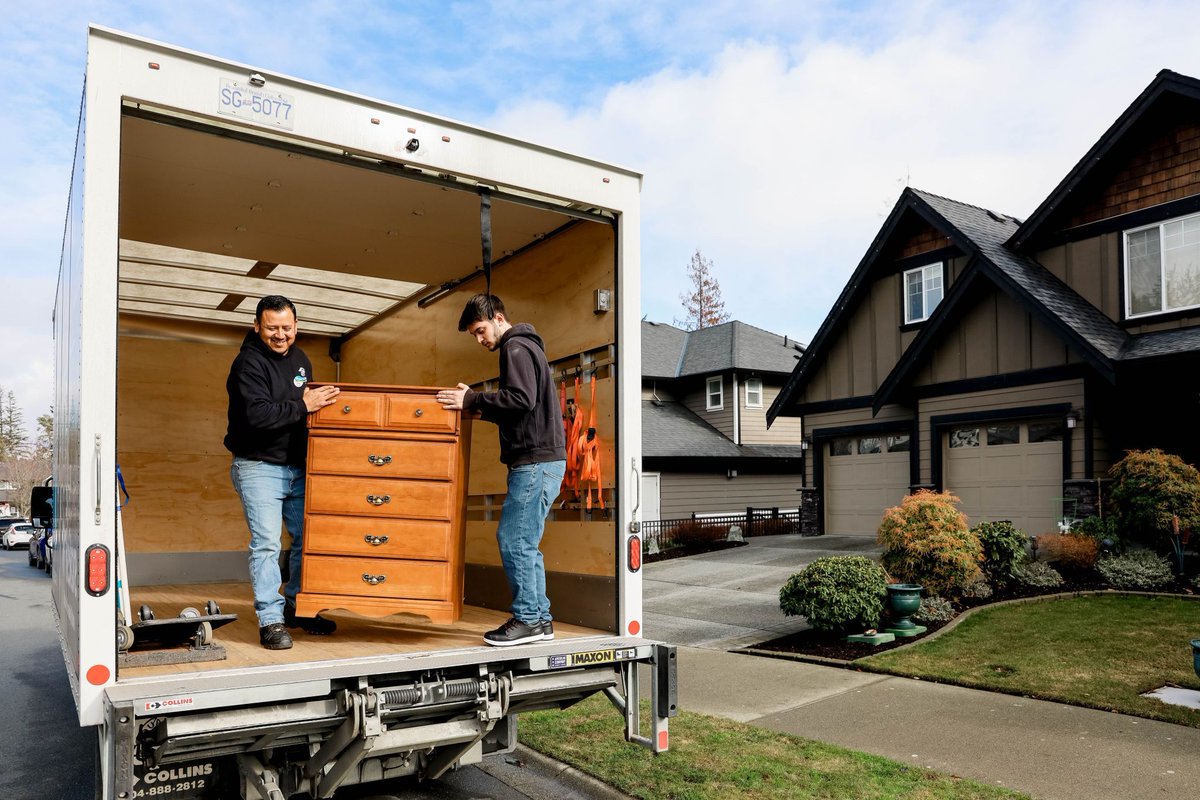 Habitat4HOME's tweet photo. Spring cleaning this May long weekend?

Donate your gently used furniture, appliances, and more to a Habitat Heartland ReStore. You’ll keep items out of landfills and help local families access affordable housing.

Learn what to donate and how:
https://t.co/Hj37f66XYP https://t.co/QzeqMf6Y6E