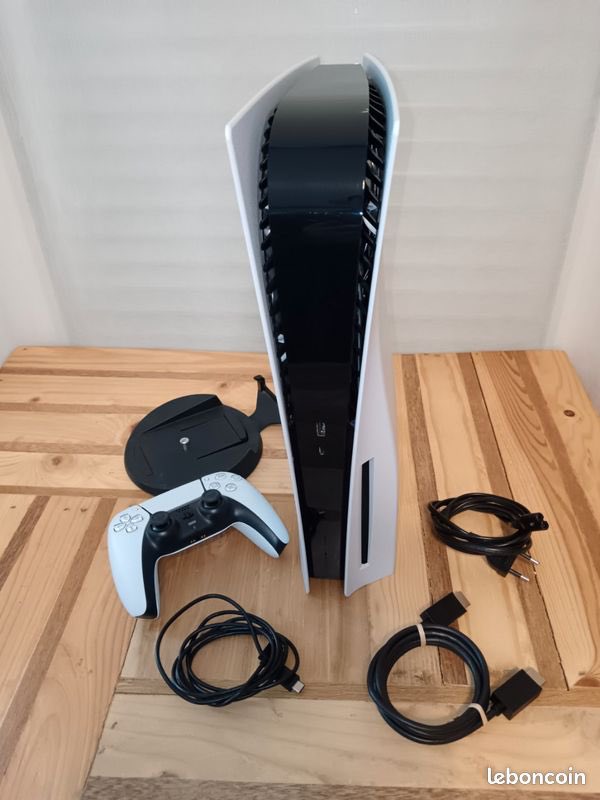 mohplay_inc_'s tweet photo. #MohsDealOfTheDay 
Preowned (Very neat) first edition PS5 available for sale with one controller plus 5 games of your choice. Price 8000gh p3.. 

NB: “Even if you won’t buy kraa, repost or just tag your friends.”.. We deliver nationwide 🔥🔥🔥 https://t.co/26H6gxB66u