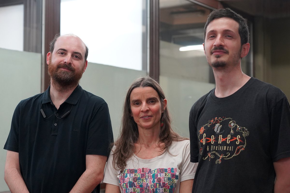 Exactas UBA (@exactas_uba) on Twitter photo 🧬El rol de los condensados transcripcionales en la regulación de la expresión de los genes es desde hace unos años el eje de intensos debates. Un equipo de investigadores de <a href="/Exactas_UBA/">Exactas UBA</a> paró la pelota y realizó una exhaustiva revisión de todo lo que se sabe hoy al respecto. 🧬El rol de los condensados transcripcionales en la regulación de la expresión de los genes es desde hace unos años el eje de intensos debates. Un equipo de investigadores de <a href="/Exactas_UBA/">Exactas UBA</a> paró la pelota y realizó una exhaustiva revisión de todo lo que se sabe hoy al respecto.