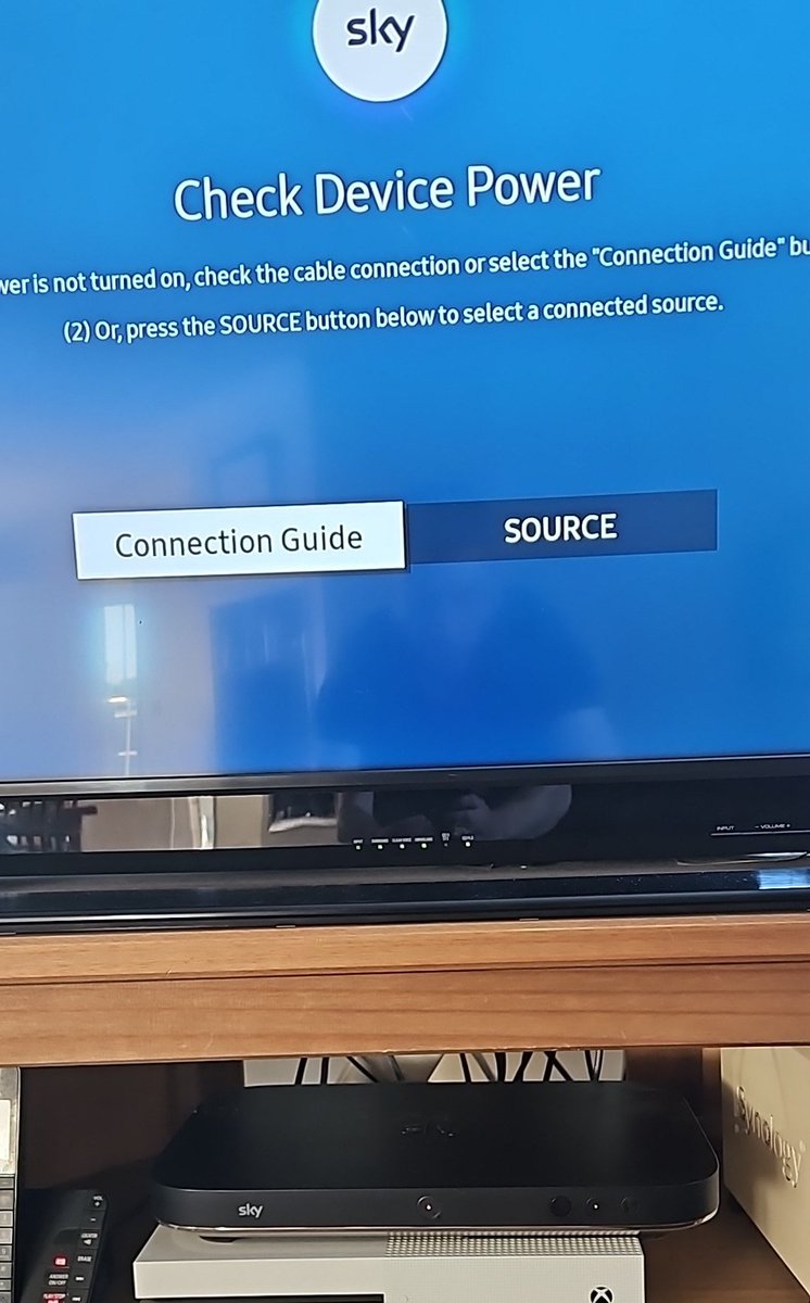 stuartbrereton's tweet photo. @SkyHelpTeam Mine has JUST gone off again, goes into standby mode and then I power cycle it and I get the blue screen, then the back screen with the white circle, then I get sky, then it crashes again... https://t.co/r8dVak12Sd