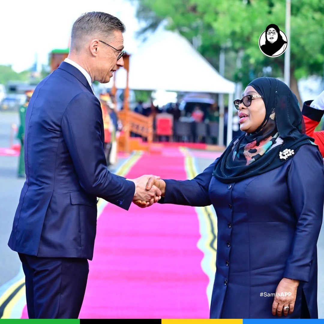 Samia_App's tweet photo. Rais wa Jamhuri ya Muungano wa Tanzania, Mhe. Dkt. Samia Suluhu Hassan akiagana na Mgeni wake Rais wa Jamhuri ya Finland Mhe. Alexander Stubb mara baada ya kuhitimisha Ziara ya Kitaifa, Ikulu Jijini Dar es Salaam tarehe 16 Mei, 2025. https://t.co/Z1nkCKNws9