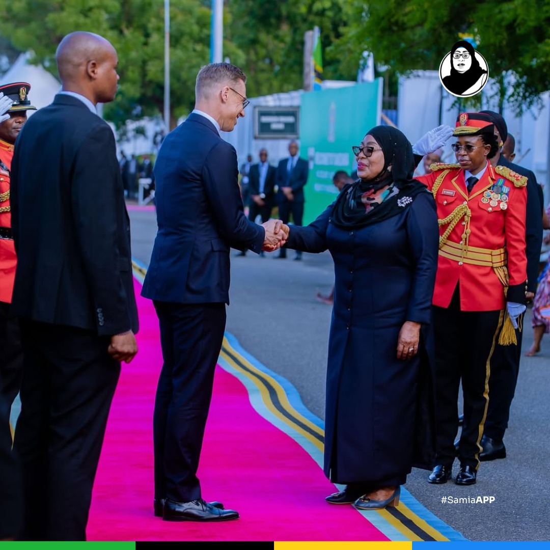 Samia_App's tweet photo. Rais wa Jamhuri ya Muungano wa Tanzania, Mhe. Dkt. Samia Suluhu Hassan akiagana na Mgeni wake Rais wa Jamhuri ya Finland Mhe. Alexander Stubb mara baada ya kuhitimisha Ziara ya Kitaifa, Ikulu Jijini Dar es Salaam tarehe 16 Mei, 2025. https://t.co/Z1nkCKNws9