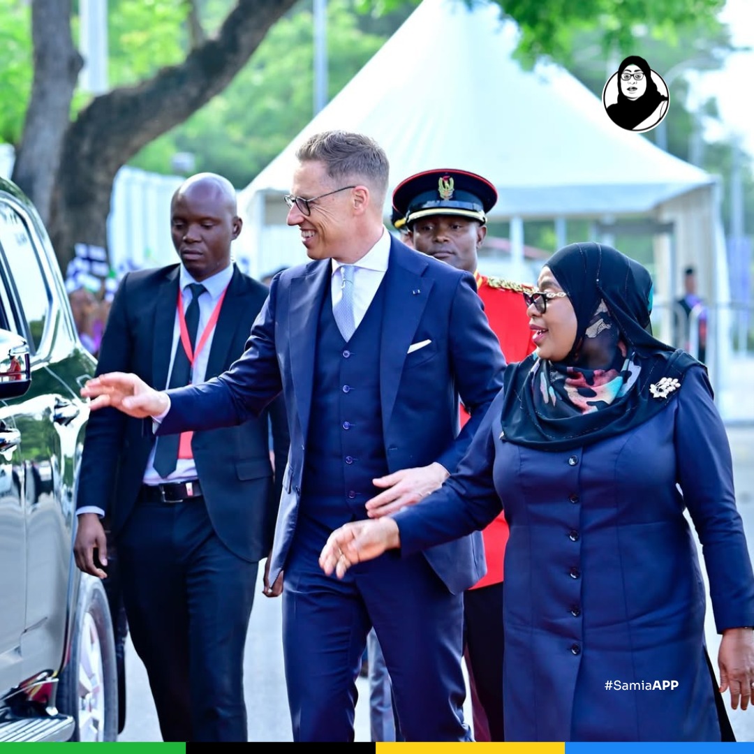 Samia_App's tweet photo. Rais wa Jamhuri ya Muungano wa Tanzania, Mhe. Dkt. Samia Suluhu Hassan akiagana na Mgeni wake Rais wa Jamhuri ya Finland Mhe. Alexander Stubb mara baada ya kuhitimisha Ziara ya Kitaifa, Ikulu Jijini Dar es Salaam tarehe 16 Mei, 2025. https://t.co/Z1nkCKNws9