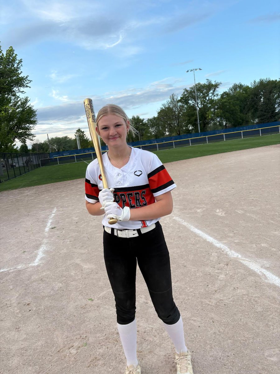 ~🚨Hardware Alert🚨~  Keira Schipper, Sophmore from Cleveland, MN, is this years Tomahawk Valley Conference home run derby champion! Good work and Congrats,  <a href="/KeiraSchipper/">Keira Schipper</a>! Love the trophy! 💪🏼🥎