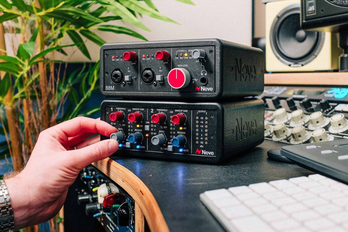 Can you get a big console sound in a home setup?

Engineer Tony Draper says "yes" - and shows exactly how he does it using the Neve 88M, 1073SPX-D and 88C in our latest YouTube video.

#NeveSound