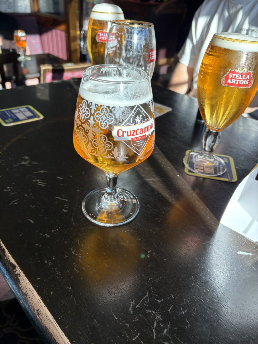 Beers and football with lads!

Get them in for lads £15!

throne.com/masterjay123