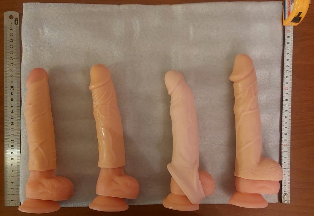 - Ufak penis derdine &amp; yetersizlik hissine SON!
- Hastalık kapma &amp; gebelik riskine SON!
- Daha uzun ilişki &amp; daha derin inlemelere MERHABA!

Dört adet 18cm aynı boy dildo kılıf sonrası 23 - 23 - 22 - 25 santim oldu! 
Modelini seç siparişini ver!
eweshop.com.tr/penis-kilifi