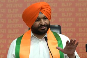 sjsbains's tweet photo. Bittu Questions Kejriwal’s Authority to Launch 'Nasha Mukti Yatra' in Punjab https://t.co/VQ3YTq1ikY https://t.co/wHKJBgDoyb
