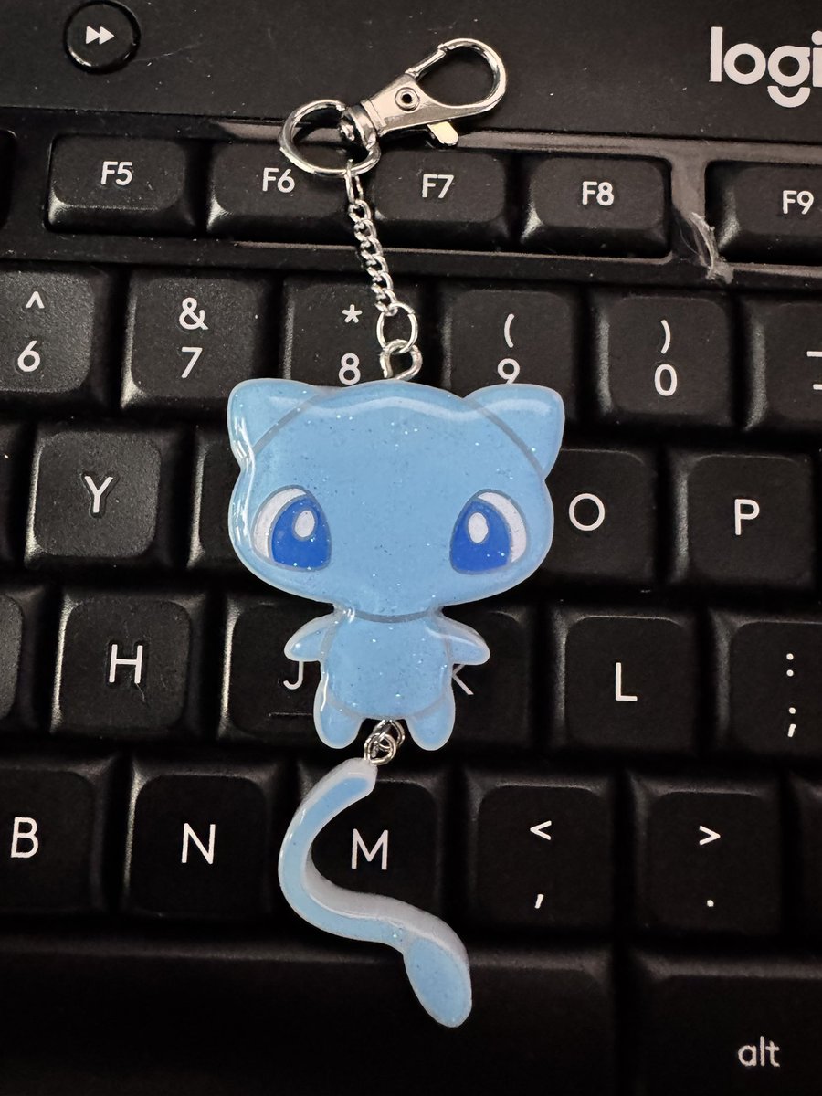 EpicMewGuy's tweet photo. My Mew Keychain came in from @WhimsyCrafts and let me tell you it it’s worth the wait! 

I love it so much! 

Shout out to @JollyPea182 for the gift! https://t.co/nr1gOrJRFd