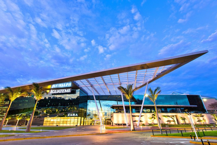 iguatemibosque's tweet photo. @americanas Fortaleza tem cartões-postais de sobra, mas o checklist só fecha quando o turista faz aquela parada obrigatória no shopping mais conhecido da cidade: https://t.co/9fZtRUaQdN