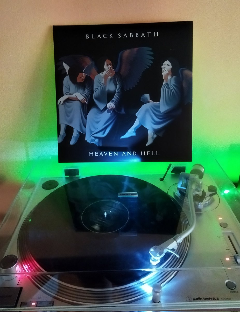 Happy Friday 🤟🏻 😎 🔥🤘🏻🔥

           Black Sabbath - Heaven and Hell

Ronnie James Dio – Tony Iommi – Geezer Butler – Bill Ward – Geoff Nicholls

#NowSpinning #HeavyMetal #HardRock #vinylrecords #vinyl #Friday ☀️
